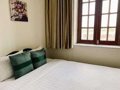 Chambre Deluxe double ou jumelle avec vue sur la rivière — Riverside Hotel Saigon